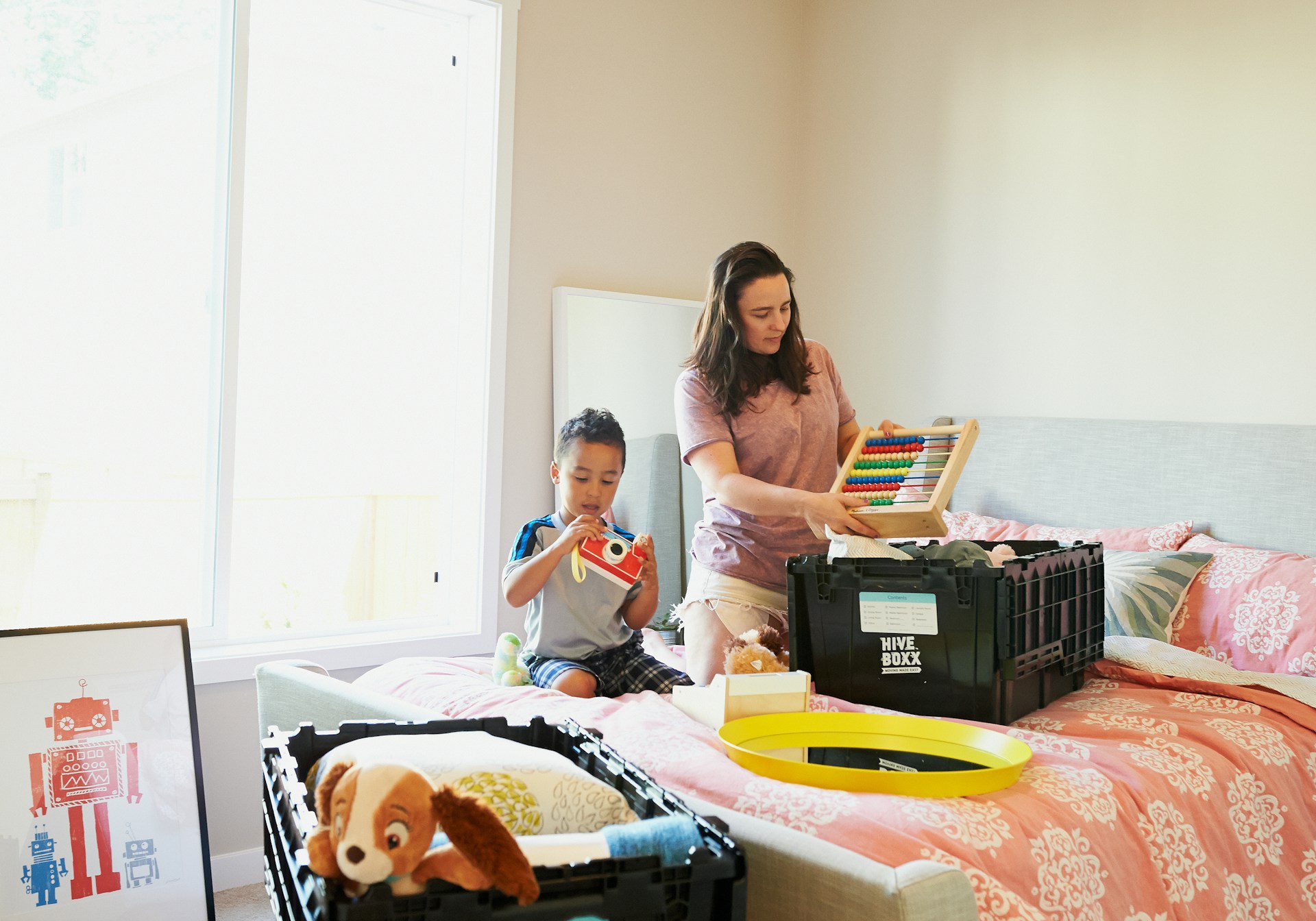 Moving with Kids 3 hiveboxx PoYLhkIhIic unsplash